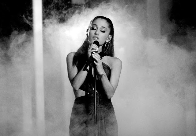 arianagrande2016-11c75f975631ab824f019ec7aba87199ed28f1eb