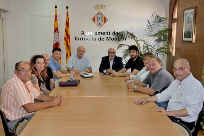 alcaldes de Torroella, Verges, la Talla d’Empordà i l’Escala, Josep Maria Rufí, Ignasi Sabater, Josep Ferrer i Víctor Puga, respectivament; i els regidors Dolors Anguera i Joan Josep Caravaca, d’Ullà; David Sallaré, de Bellcaire, i Jordi Colomí (1r tinent d’alcalde) i Josep Martinoy (regidor de Mobilitat), de Torroella de Montgrí