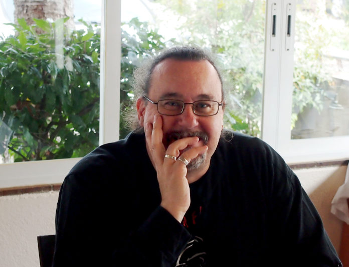 En Dani Chicano, és el director de la revista digital, Proscenium, dedicada a les Arts escèniques
