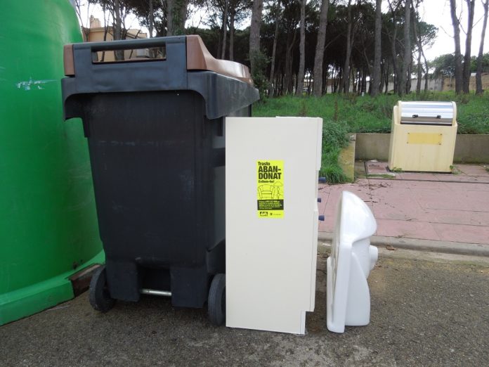 20161205_palamos-incivisme deixalles voluminoses