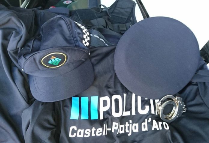 Detingut per dur roba falsa de la policia local de Platja d'Aro