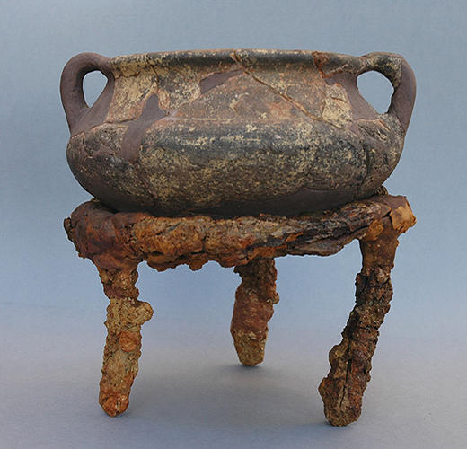 Olla-sobre-tres-peus-de-ferro_imagelarge