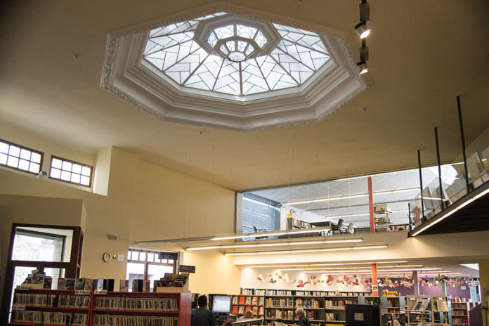 L'interior de la Biblioteca de Palafrugell en una imatge d'arxiu
