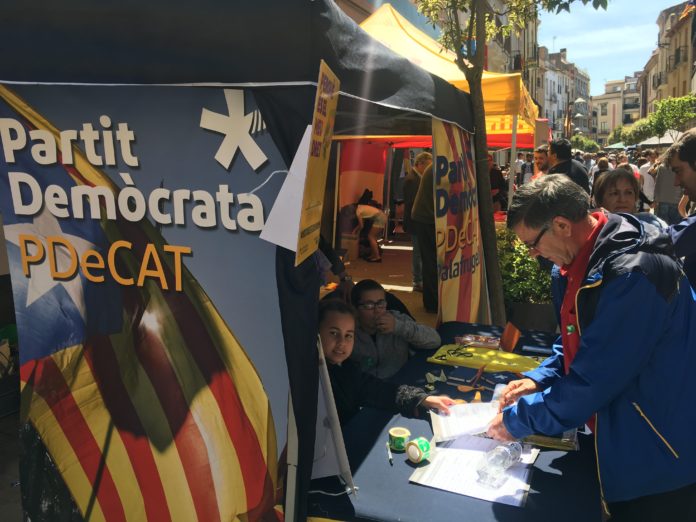 Sant Jordi Palafrugell 2017_5797 Paradeta del PDeCAT Partit Demòcrata