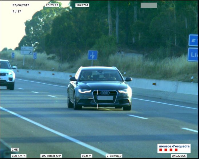 Vehicle infractor trànsit cotxe radar