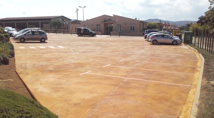 Pavimentació del pàrquing del local i pavelló d’Esclanyà