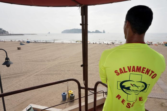 salvament platja gran estartit socorrista