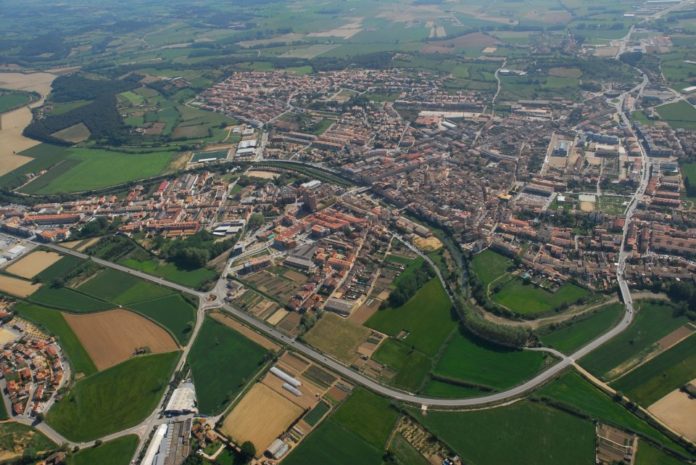 Imatge aèria de la Bisbal d'Empordà