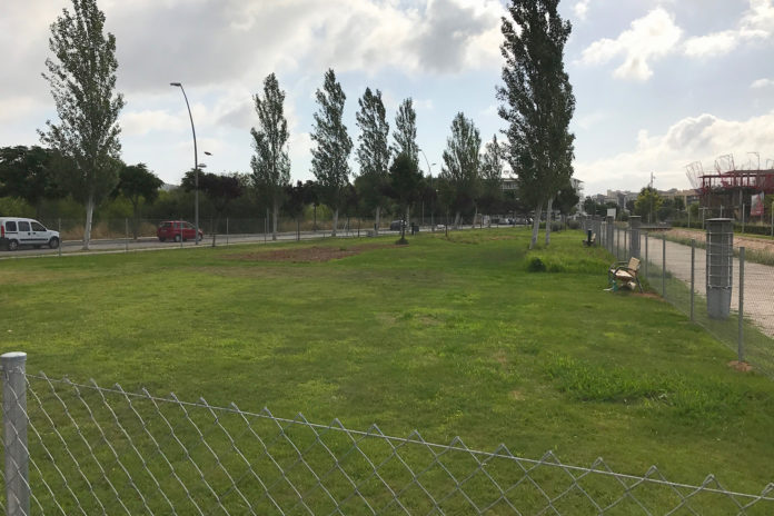 espai gossos entre el c Luxemburg i l'av de París platja aro