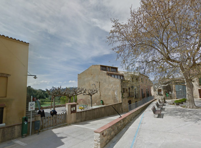 Plaça de la Don’t república Sant Sadurní