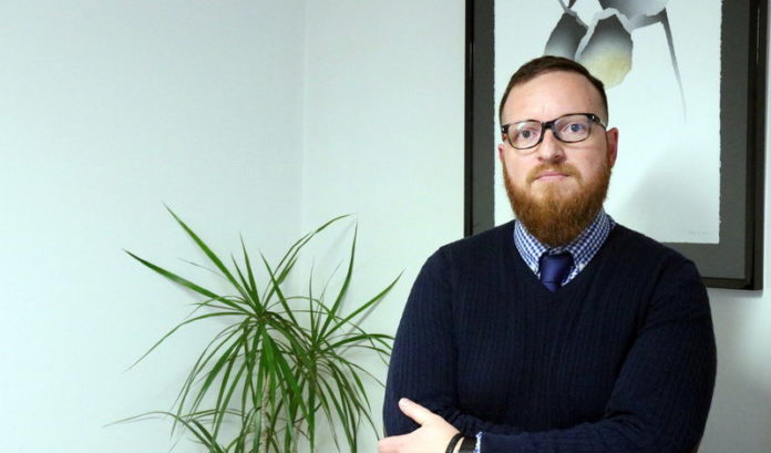 L'advocat d'APG Advocats, Marc Prat, que ha tirat endavant la demanda contra CaixaBank. La foto Ès de l'ACN. Marc Prat Advocat Bisbal Empordà Hipotèca