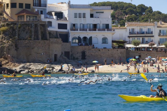 Calella durant l'Oncoswim 2017 | Imatge de la Fundació Oncolliga Girona