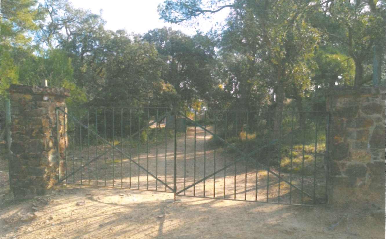 Portal d'accés a ca la Russa als Jardins de Cap Roig | Imatge de Salvem el Crit