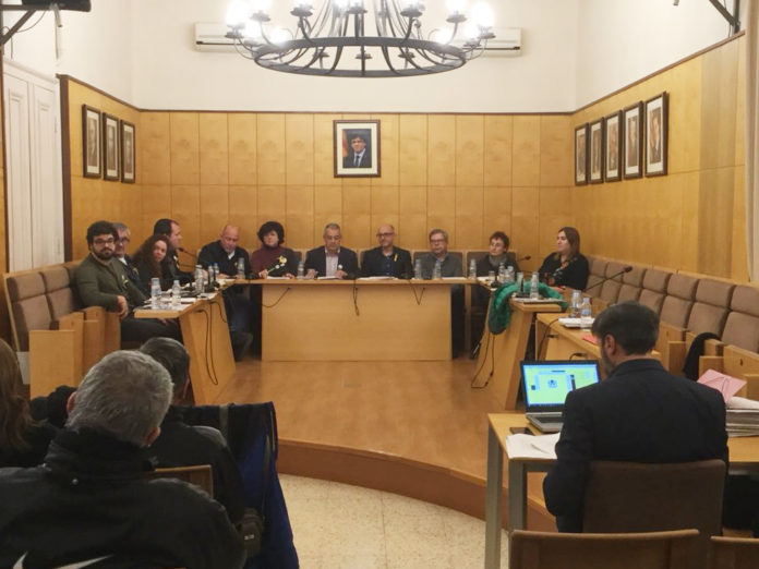El moment en que el grup socialista ha abandonat el plenari // Foto: Ajuntament de Palafrugell