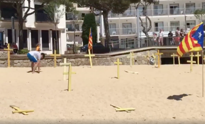 Llafranc Creus Grogues al terra Platja de Llafranc creus grogues