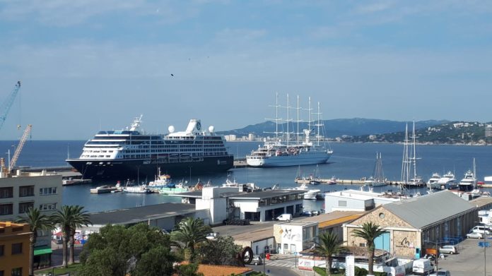 Creuers al Port de Palamós