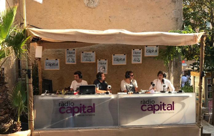 Ràdio Capital Fira d'Indians de Begur Estudi de Ràdio Capital al centre de Begur en motiu de la XV Fira d'Indians | Imatge de Ràdio Capital