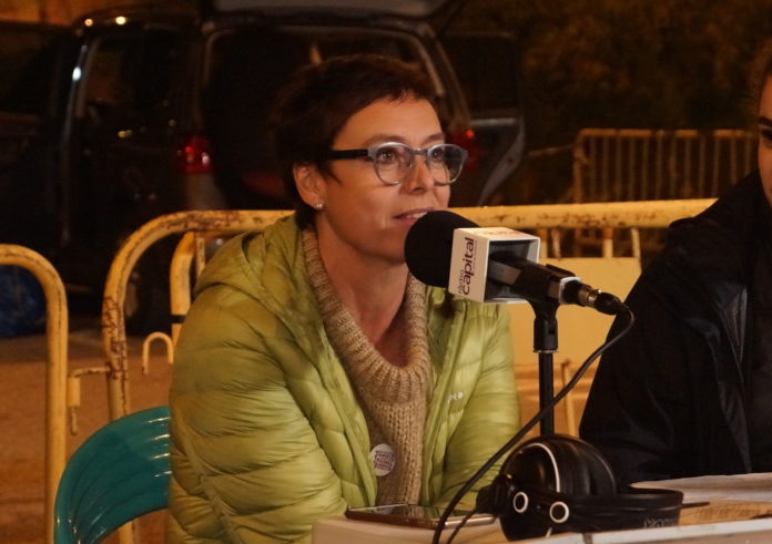 Montse Bassa durant l'entrevista a Ràdio Capital des de la presó Puig de les Basses
