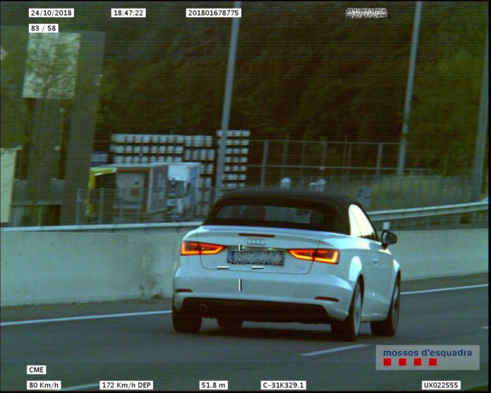 Fotografia a 172 km- h en un 80 km-h logo