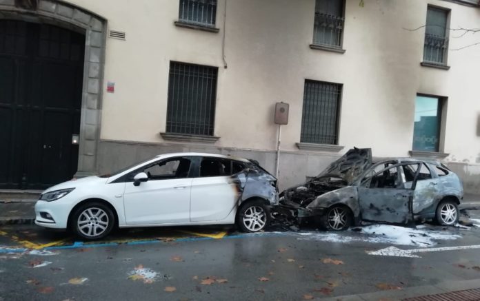 La Bisbal Cotxes cremats Carrer Agustí Els cotxes cremats al Carrer Agustí Font de la Bisbal d'Empordà | Imatg d'Anna Pascual