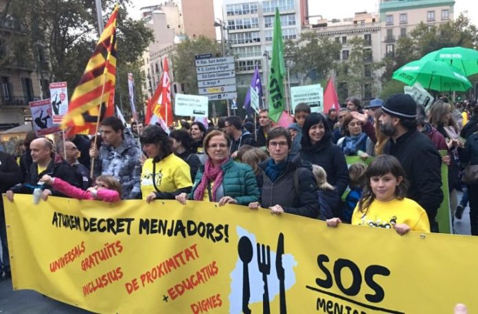 SOS Menjadors durant una manifestació | Imatge de l'entitat