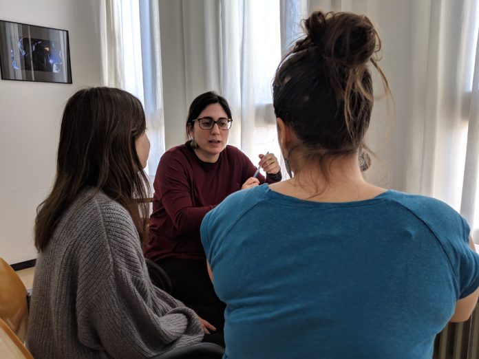 Joves buscant feina a Palafrugell Referent d'Ocupació Juvenil a Palafrugell