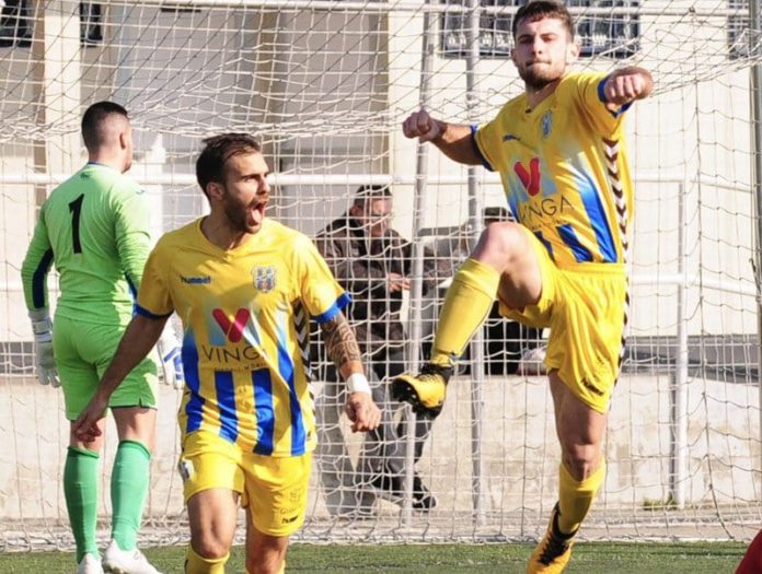 Jugadors del Palamós celebrant un dels gols de l'equip Resum
