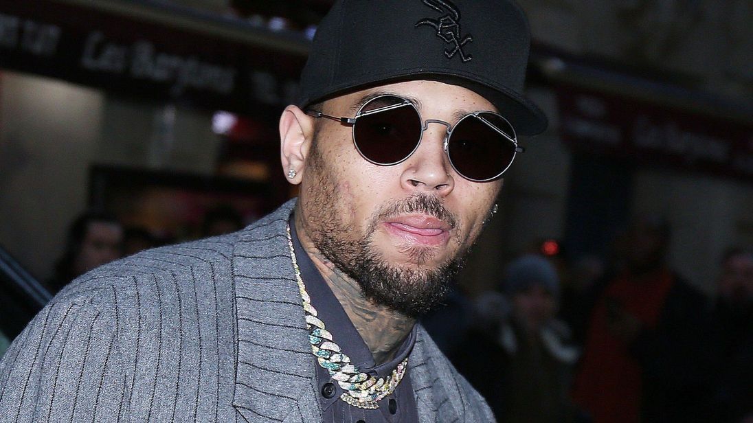 La policia deixa en llibertat a Chris Brown que nega la violaci&oacute;