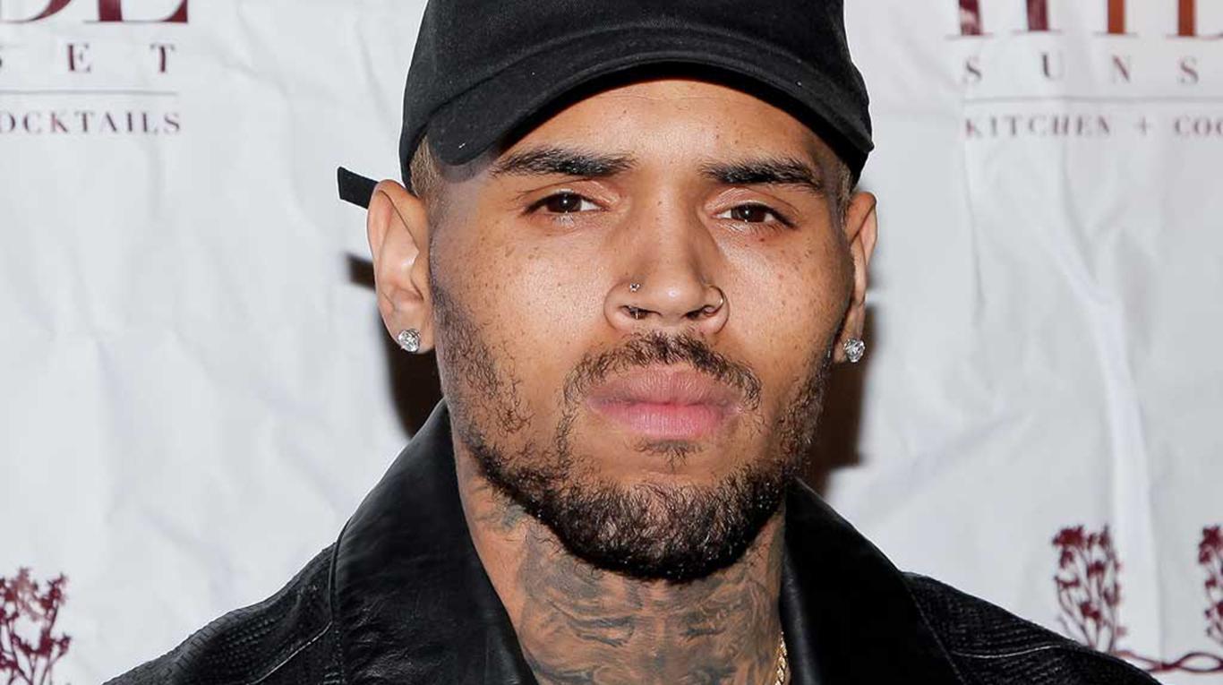 Chris Brown detingut per violaci&oacute;