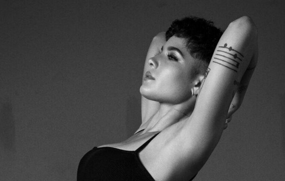 Halsey aconsegueix el seu primer n&uacute;mero 1 en solitari amb &lsquo;Without me&rsquo;