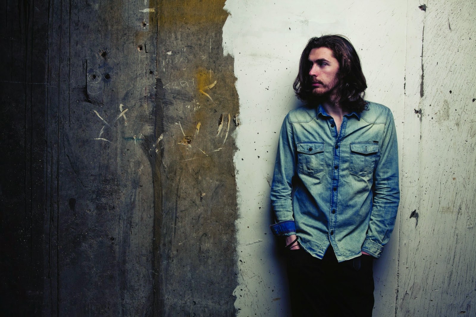 Hozier avan&ccedil;a la can&ccedil;&oacute;  &lsquo;Almost (Sweet Music)&rsquo;