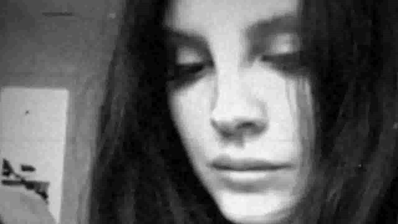 Lana del Rey presenta &lsquo;hope is a dangerous thing for a woman like me to have &ndash; but i have it&rsquo;