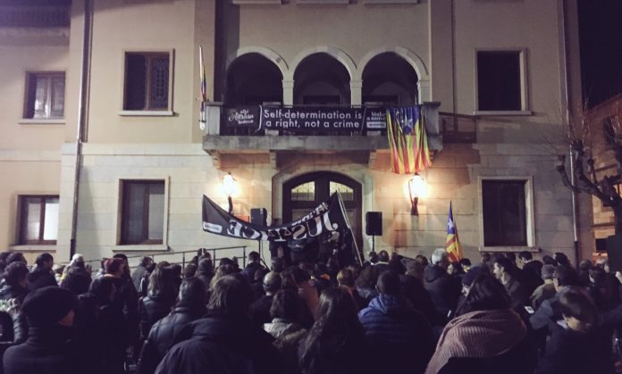 Manifestació a la Bisbal d'Empordà per l'inici del judici del Procés | Imatge d'Òmnium Cultural