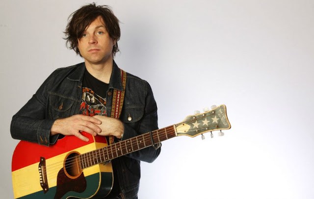 Ryan Adams cancel&middot;la la publicaci&oacute; del seu disc arran de les acusacions d&rsquo;abusos