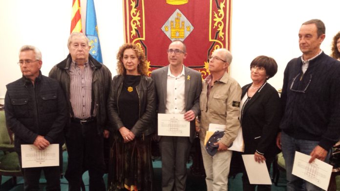 Consellera Justicia Sentencies Morts Palamos La Consellera de Justícia acompanyada d'alguns familiars dels acusats durant l'etapa franquista | Imatge de l'Ajuntament de Palamós