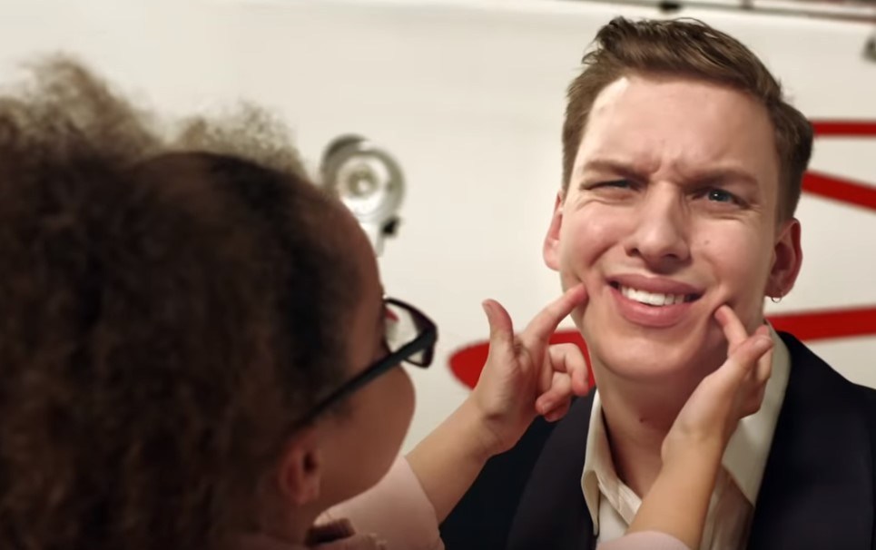 George Ezra comparteix el v&iacute;deo de &lsquo;Pretty Shining People&rsquo;