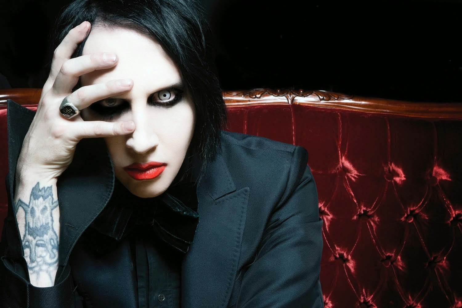 Marilyn Manson anuncia que t&eacute; gaireb&eacute; enllestit el seu nou disc