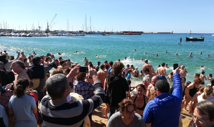 Primer Bany de l'Any 2018 a Palamós | Imatge de l'Ajuntament de Palamós Primer Bany de l'Any 2018 a Palamós | Imatge de l'Ajuntament de Palamós
