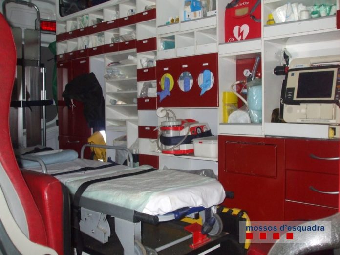 Ambulància afectada pel robatori a La Tallada d'Empordà | Imatge dels Mossos