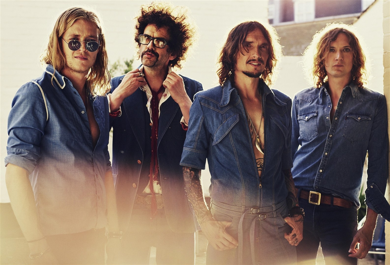 The Darkness promocionen &ldquo;Easter is Cancelled&rdquo; pel 4 d&rsquo;octubre