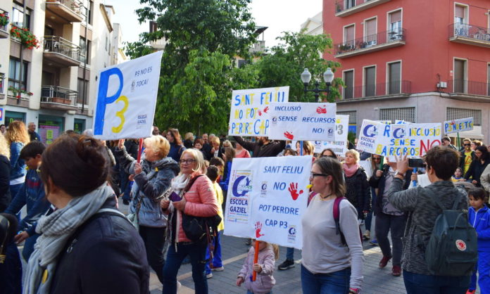 Manifestació Escola Gaziel a Sant Feliu de Guíxols