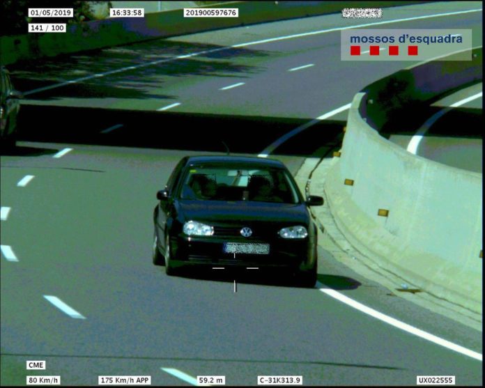 Vehicle infractor que circulava a 175 km/h en un espai limitat a 80 km/h | Imatge dels Mossos d'Esquadra