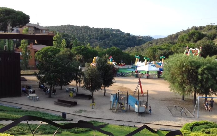 privat:-el-parc-de-l’arbreda-de-begur-torna-a-comptar-amb-jocs-inflables-i-bar