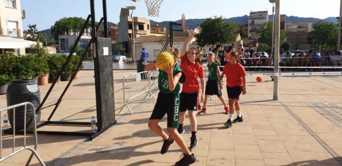 privat:-unes-70-persones-participen-en-la-primera-edicio-del-3×3-basquet-de-santa-cristina