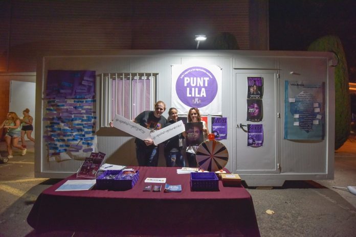 privat:-prop-de-900-persones-visiten-el-punt-lila-de-festa-major