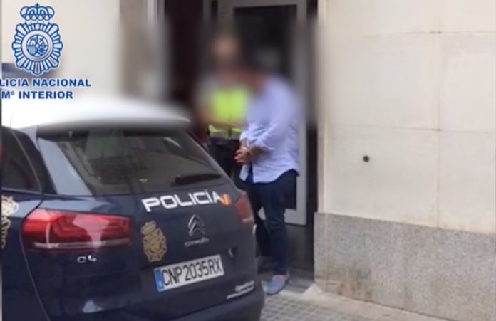 Policia Nacional Detingut Holanda a Platja d'Aro La Policia Nacional en el moment de la detenció | Imatge de la Policia Nacional