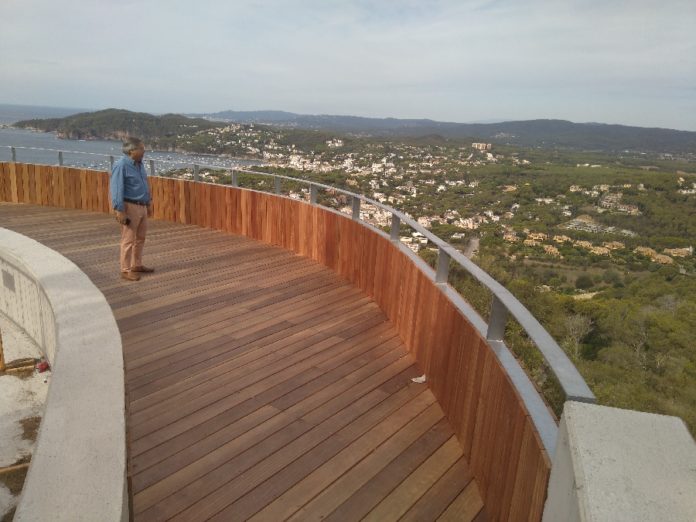 privat:-llafranc-disposa-d’un-nou-espectacular-mirador-de-58-metres-quadrats-amb-capacitat-per-unes-25-persones