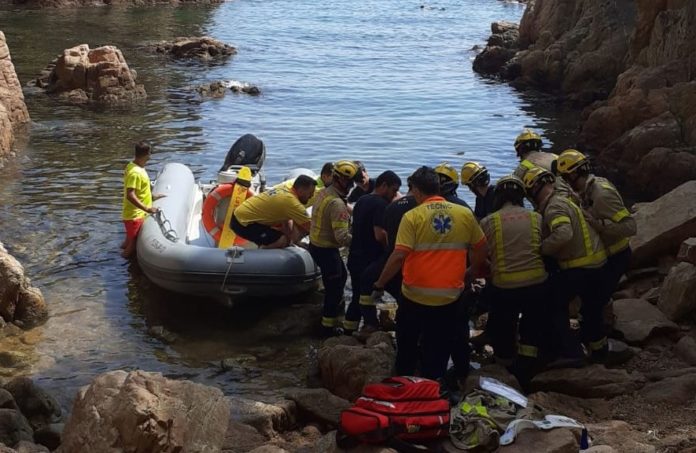 Bombers a Sant Feliu de Guíxols - Cala Ametller Els Bombers a la Cala de l'Ametller de Sant Feliu de Guíxols | Imatge dels Bombers de la Generalitat