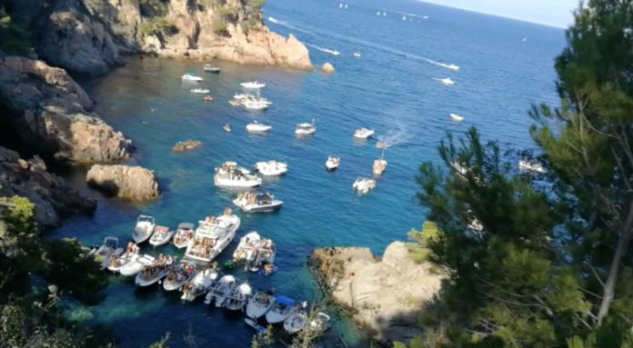 Cala d'en Massoni durant el dissabte 10 d'agost | Imatge de Salvem el Golfet