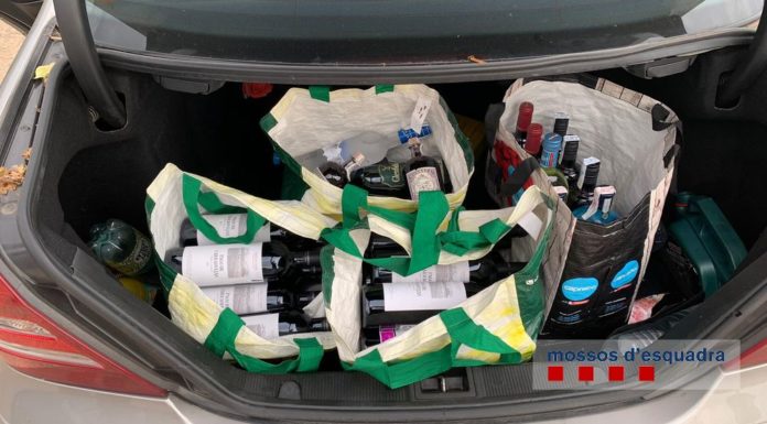 Detinguts robar alcohol Mossos -00003 Ampolles d'alcohol presumptament robades de supermercats de Pals i Begur | Imatge dels Mossos d'Esquadra